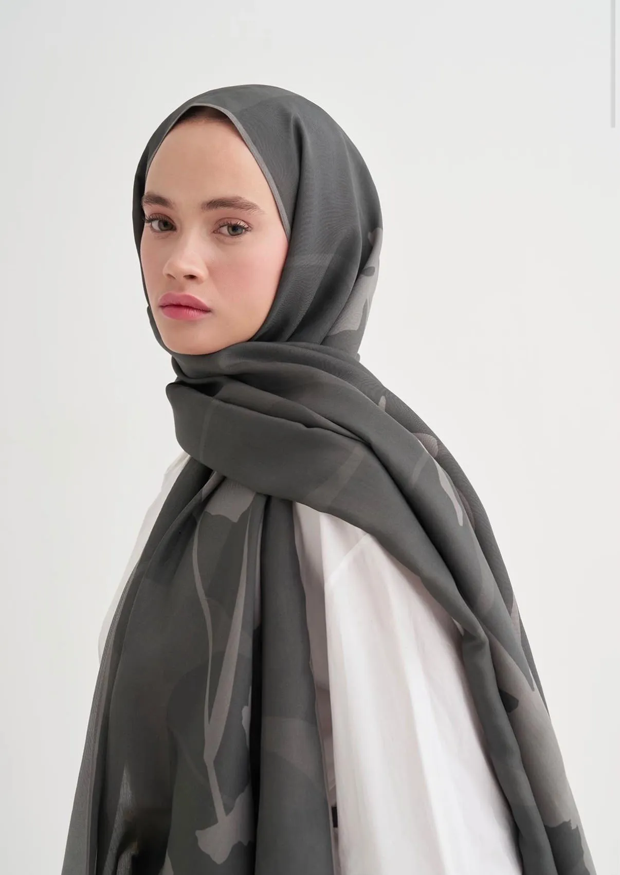 Vera Monogram Floş Şal Koyu Gri