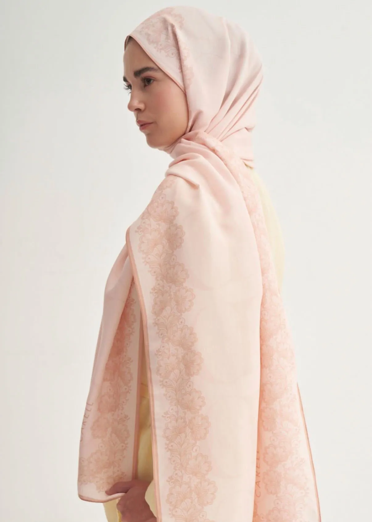 Floral Çiçekli Monogram Floş Şal Somon