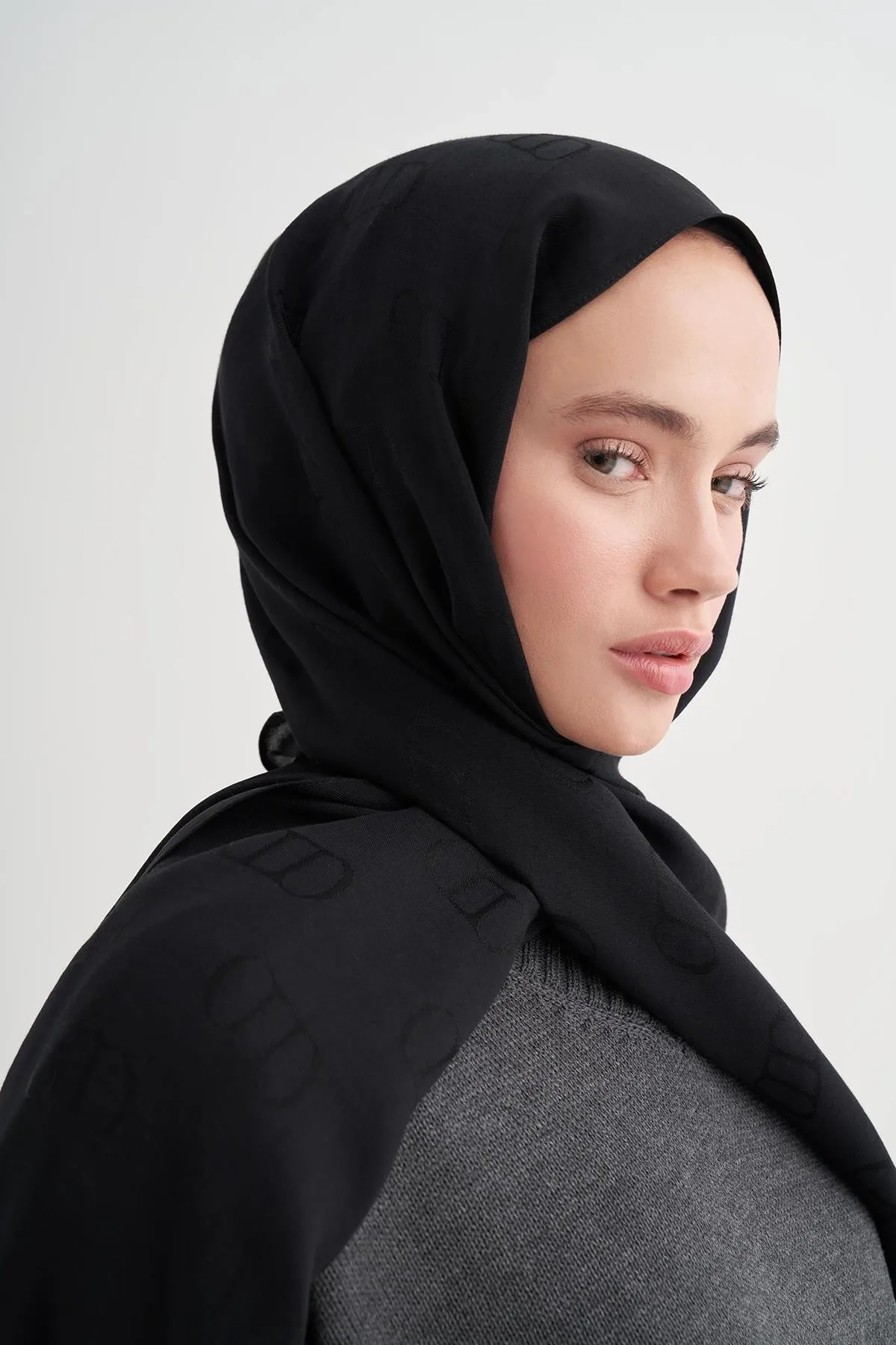 Carell Monogram Desen Liora Pamuk Şal Siyah 