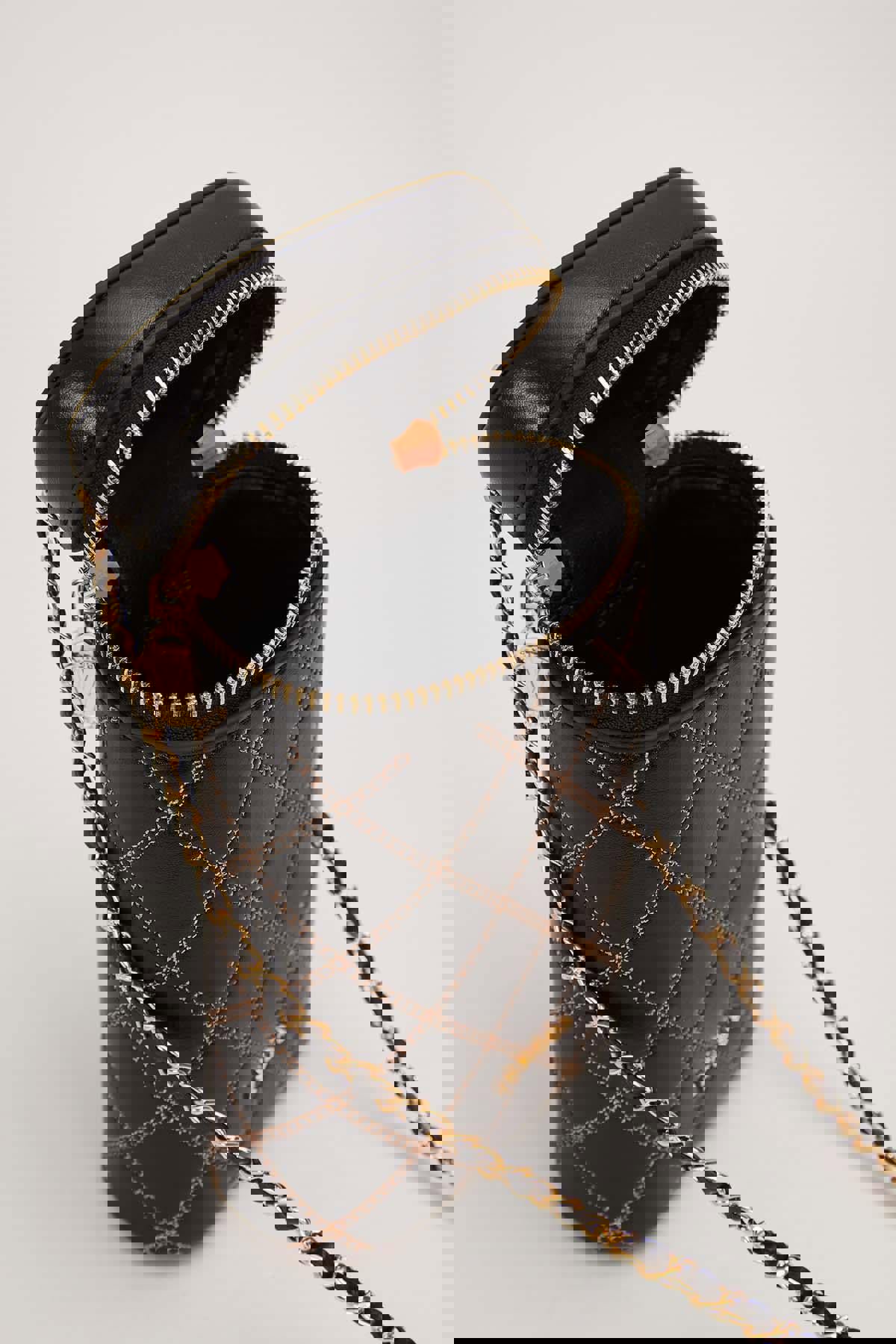 Siyah Silindir Form Kapitone Omuz Çantası